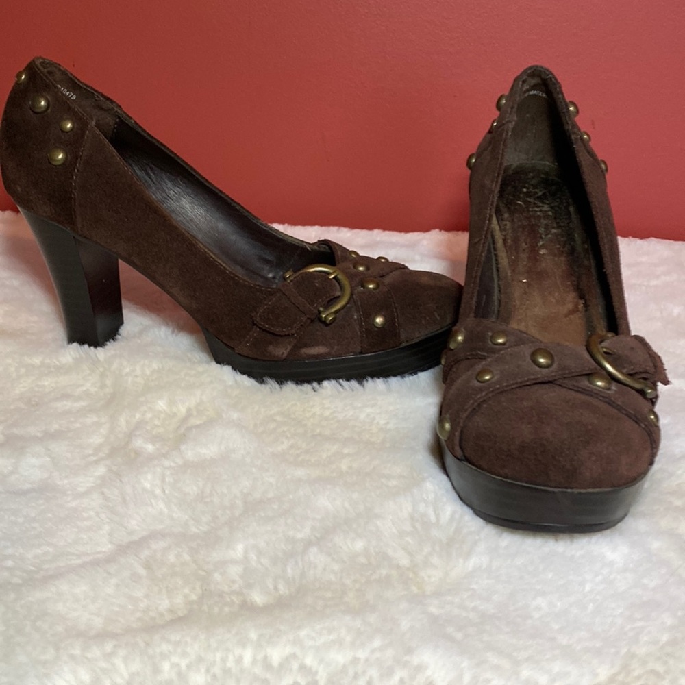 Brown suede round toe platform heels